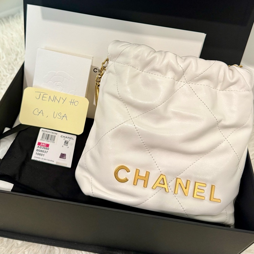 *SOLD* Chanel White Quilted Women's Bag